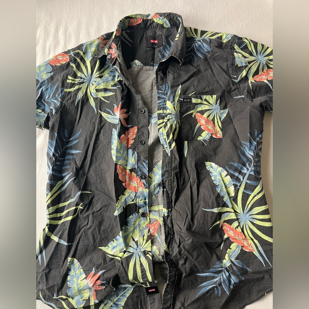 Globe Hawaiian button down shirt